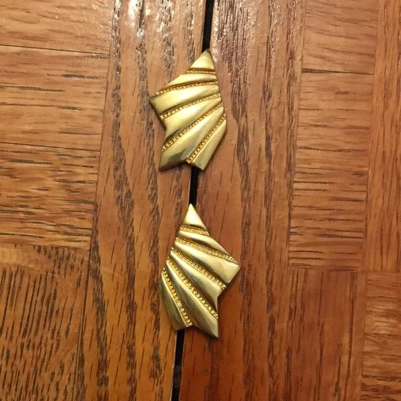 🎁GIFT🎁 Vintage MONET gold fan earrings - Picture 9 of 11